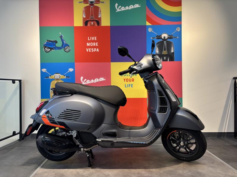 VESPA GTS SUPER SPORT
